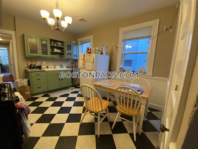 Mission Hill Spacious 4 bed 2 bath available NOW on Parker Hill Ave in Mission Hill!  Boston - $6,300