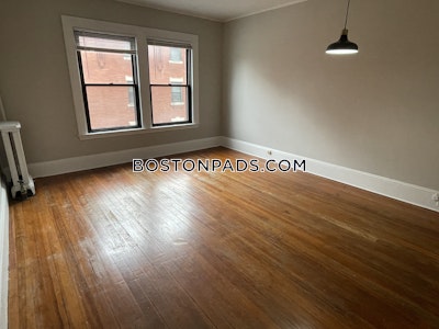 Brookline 0 Bed 1 Bath BROOKLINE- COOLIDGE CORNER   Coolidge Corner - $2,500