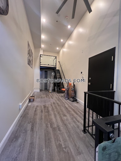 Allston Newly Renovated 1 bed 1 bath available NOW on Commonwealth Ave in Boston!  Boston - $3,300