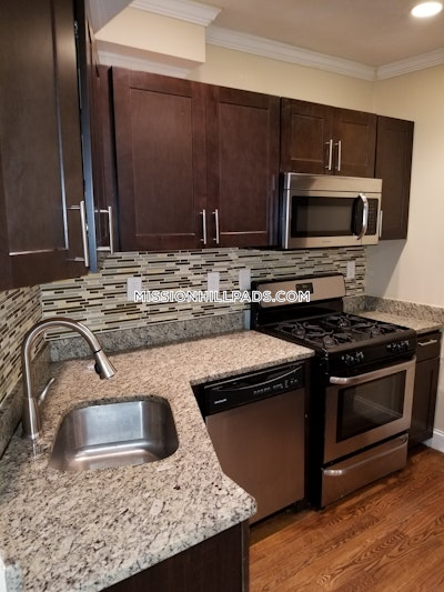 Roxbury 3 Beds 2 Baths Boston - $3,750