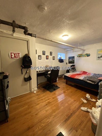 Brookline 3 Beds 1 Bath  Boston University - $3,900