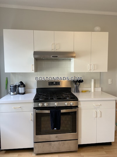 Somerville 3 Beds 1 Bath  West Somerville/ Teele Square - $3,900 No Fee